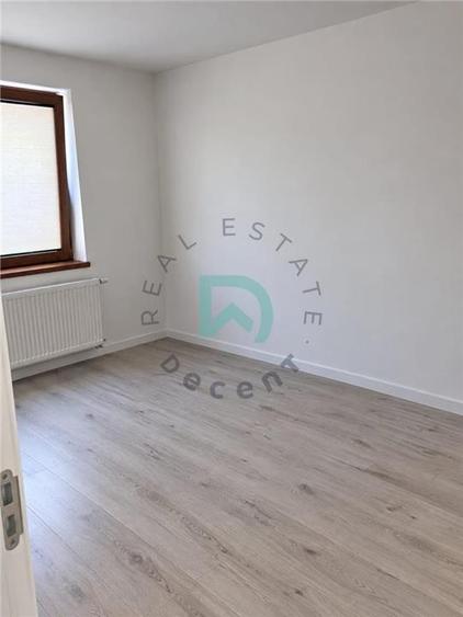 Apartament cu 3 camere decomandat în Astra