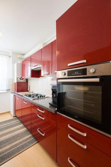 Apartament cu 2 camere decomandat, mobilat în Tractorul