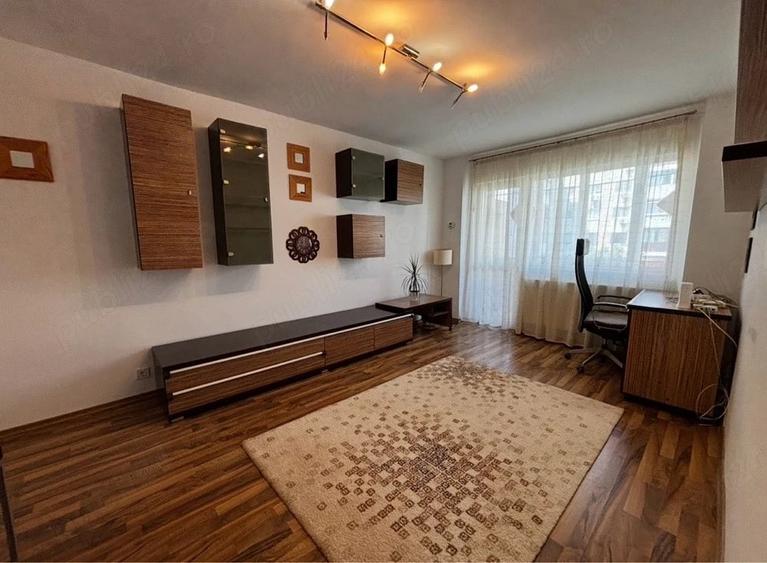 Apartament cu 3 camere decomandat în Drumul Taberei