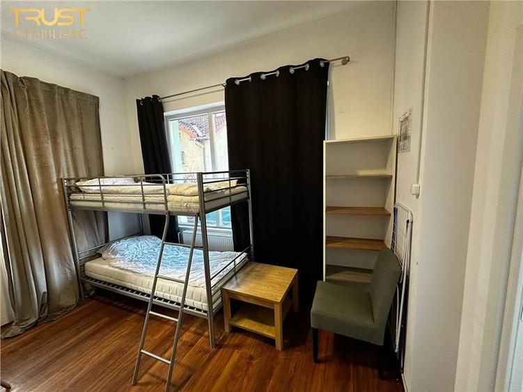 Casă individuală cu 8 camere cu Teren 400 Mp în Andrei Mureșanu
