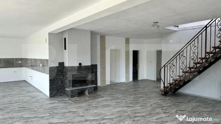 Casă cu 5 camere cu Teren 3200 Mp în Luncoiu de Sus