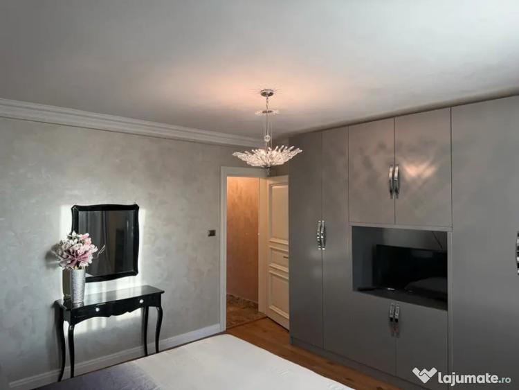 Casă cu 7 camere cu Teren 800 Mp în Central