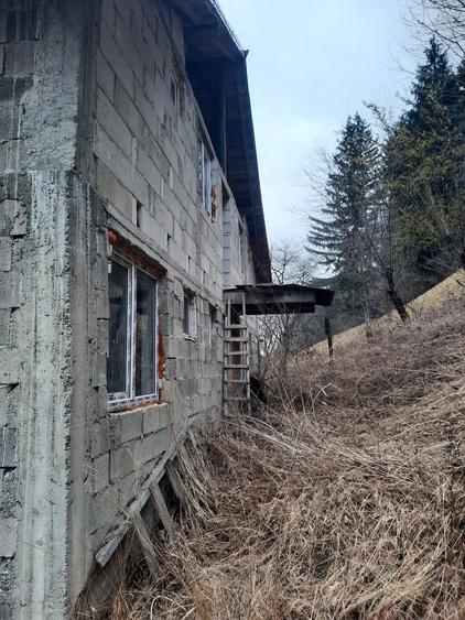 Casă individuală cu 8 camere cu Teren 800 Mp în Vădurele (Alexandru cel Bun)