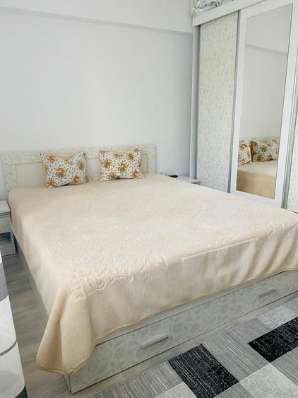 Apartament cu 3 camere decomandat în Libertatea