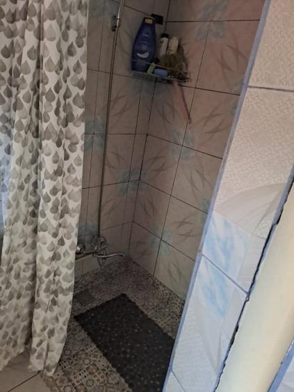 Casă individuală cu 4 camere cu Canalizare în Bariera Vâlcii