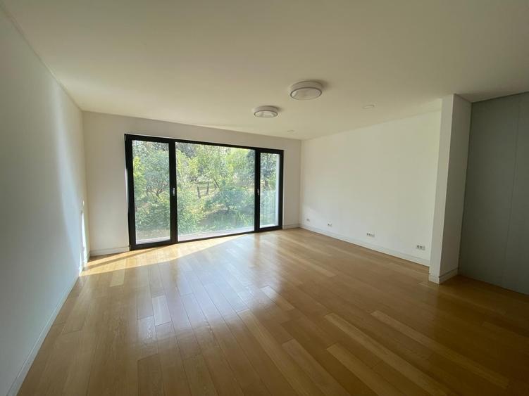 Apartament cu 3 camere semidecomandat în Cotroceni