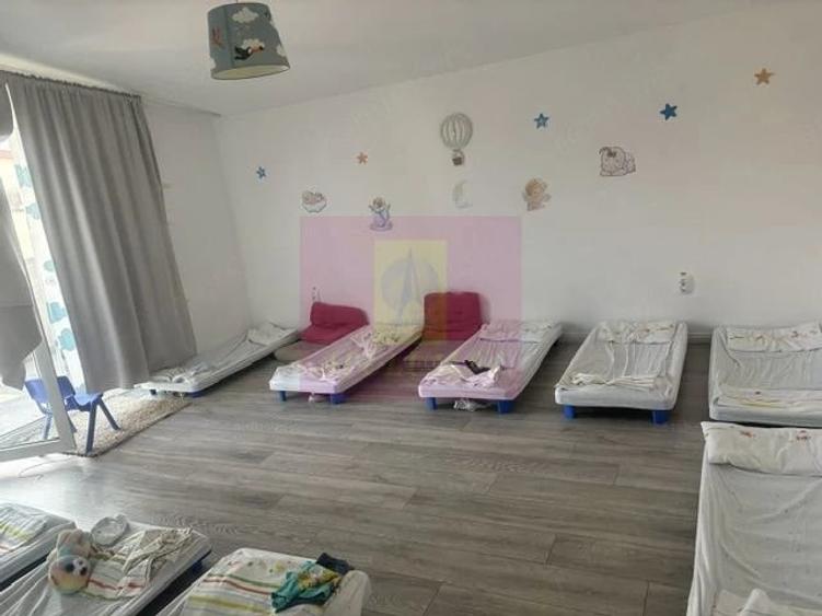 Casă cu 10 camere cu Teren 446 Mp în Drumul Sării