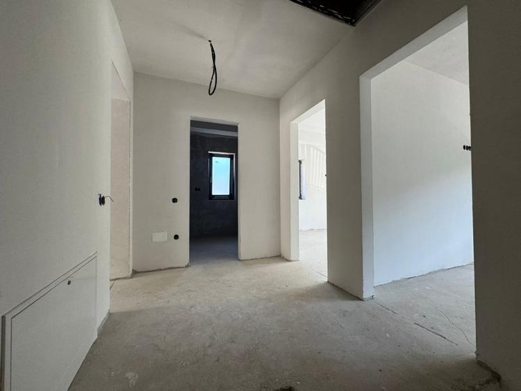 Duplex cu 4 camere cu Canalizare în Florești
