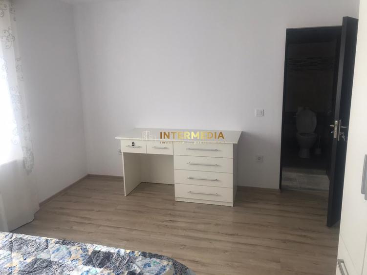 Duplex cu 4 camere cu Canalizare în Micești