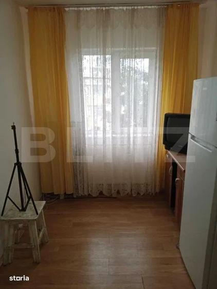 Apartament cu 3 camere decomandat, mobilat în Micro 9