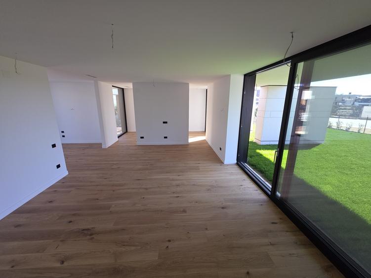 Duplex cu 5 camere cu Canalizare în Tunari