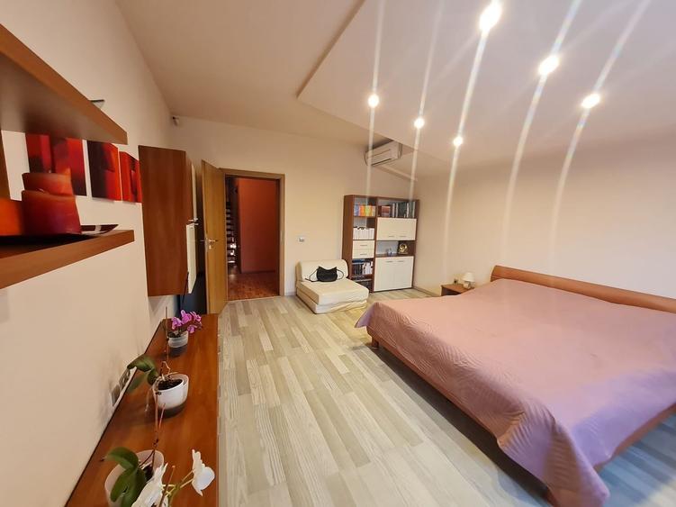 Casă individuală cu 6 camere cu Canalizare în Bălcescu