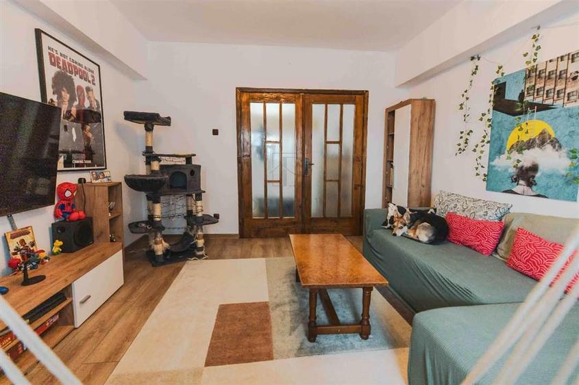 Apartament cu 4 camere decomandat în Central