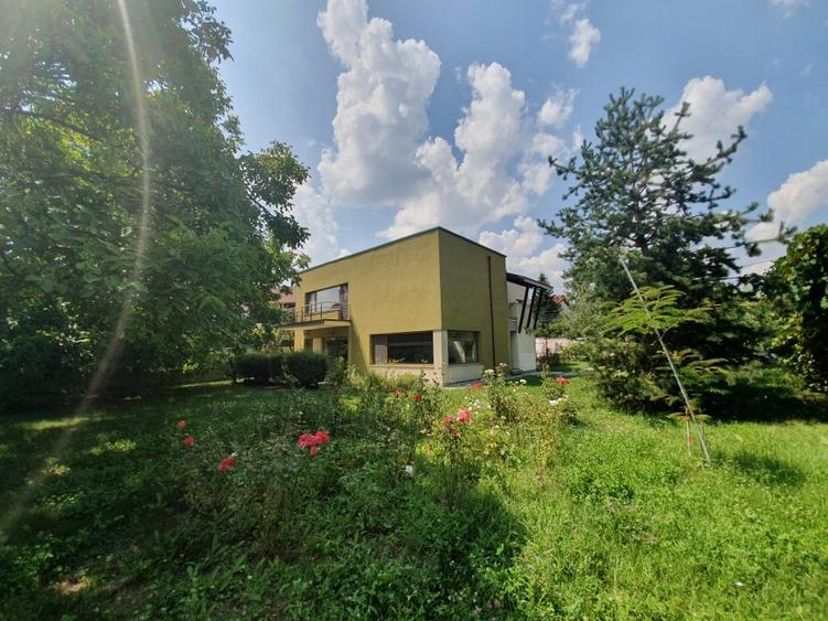 Casă cu 4 camere cu Canalizare în Băneasa