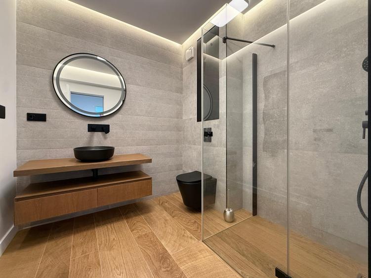 Apartament cu 3 camere decomandat, mobilat în Băneasa