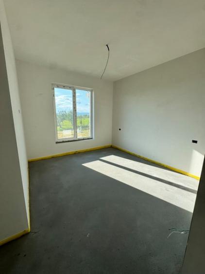 Casă cu 4 camere cu Teren 694 Mp în Satu Nou de Jos
