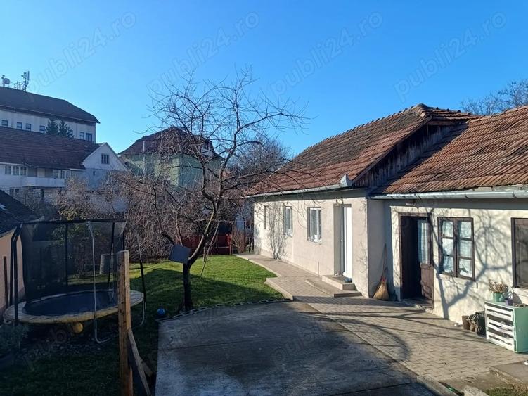 Casă cu 2 camere cu Teren 910 Mp în Central