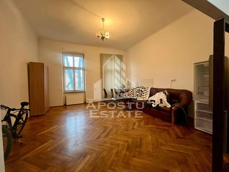 Apartament cu 4 camere decomandat în Traian