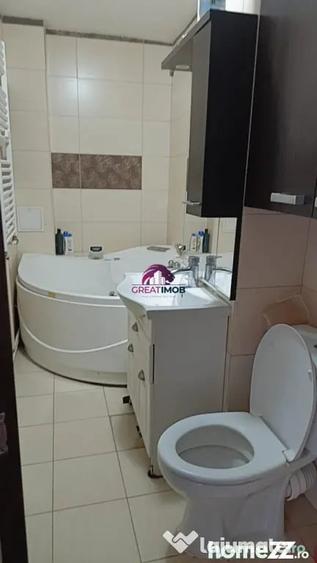 Apartament cu 3 camere semidecomandat în Obor