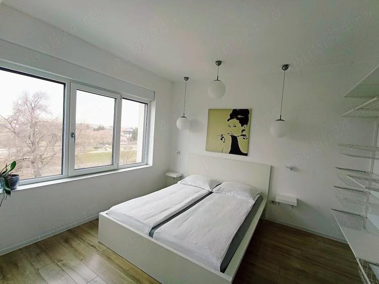 Apartament cu 3 camere decomandat, mobilat în Crișan