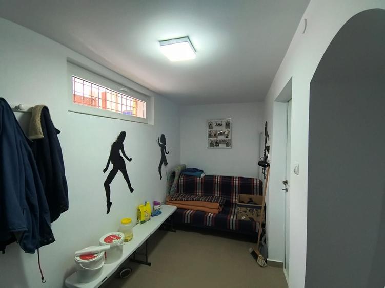 Casă individuală cu 4 camere cu Canalizare în Burdujeni