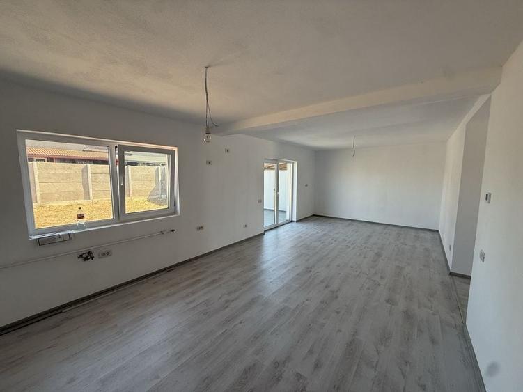 Casă cu 2 camere în Sânandrei