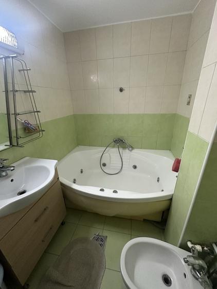Apartament cu 4 camere decomandat în Unirii Sud