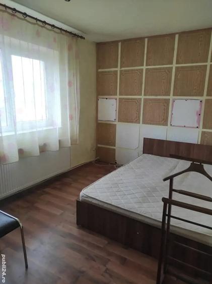 Apartament cu 4 camere semidecomandat în Central