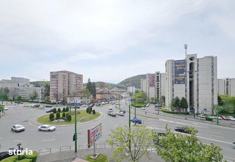 Apartament cu 3 camere în Centrul Civic