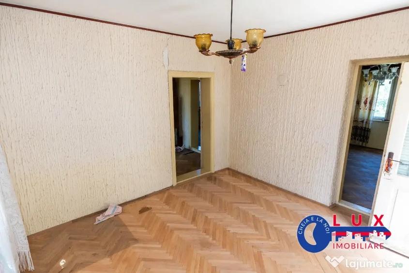 Casă cu 7 camere cu Teren 425 Mp în Păcii