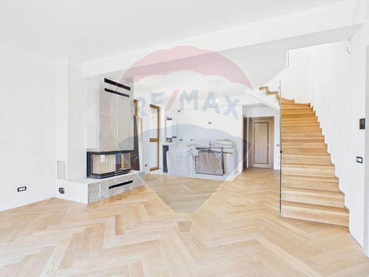 Apartament cu 4 camere decomandat în Calea Moroieni