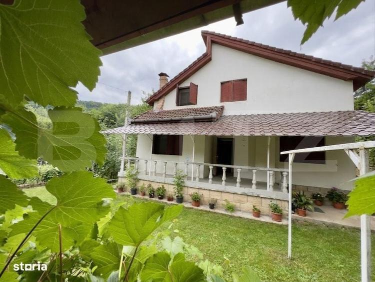 Casă cu 4 camere cu Teren 1670 Mp în Central