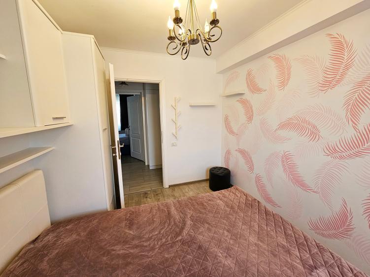 Apartament cu 3 camere semidecomandat în Baba Novac