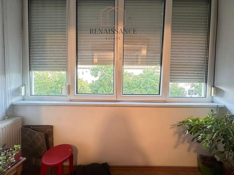 Apartament cu 3 camere semidecomandat, mobilat în Dacia