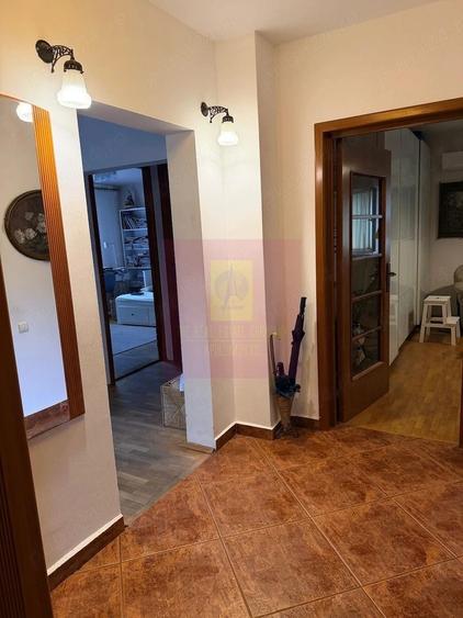 Apartament cu 3 camere decomandat în Nerva Traian