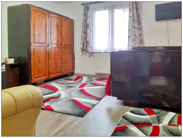 Casă individuală cu 8 camere cu Canalizare în Bran