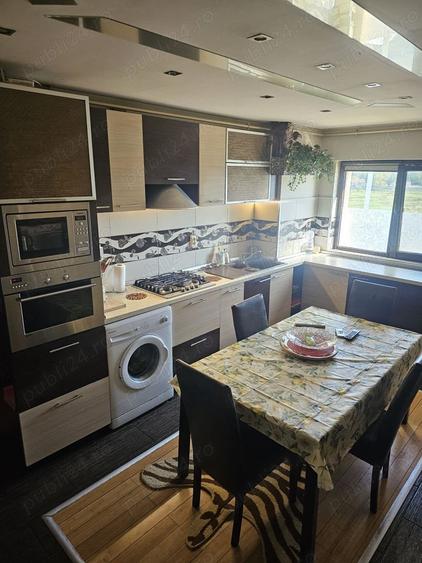 Apartament cu 3 camere decomandat în Exterior Vest