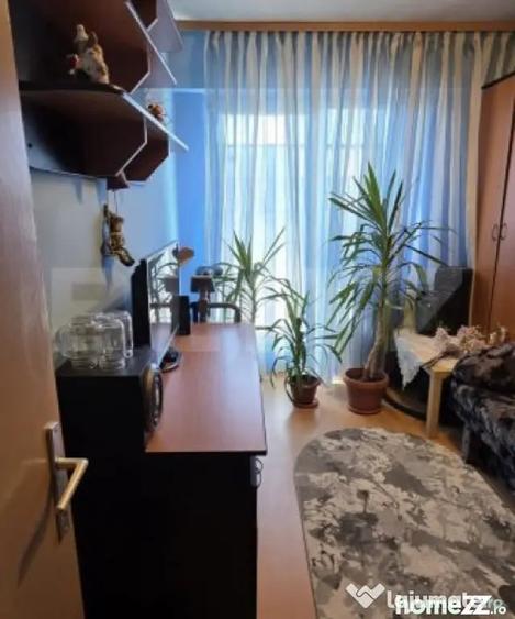 Apartament cu 4 camere decomandat în B-dul București