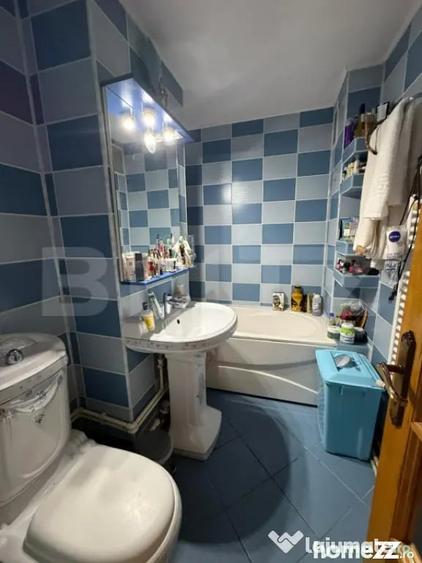 Apartament cu 4 camere, decomandat, zona 9 Mai - 4