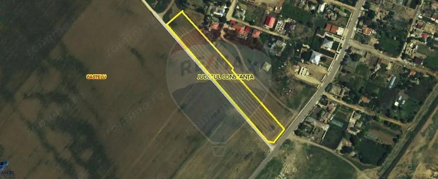 Teren de 8000 mp, în Castelu