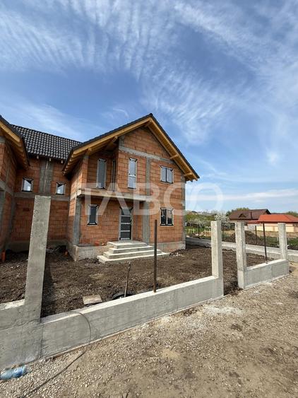 Duplex cu 5 camere cu Canalizare în Șura Mare