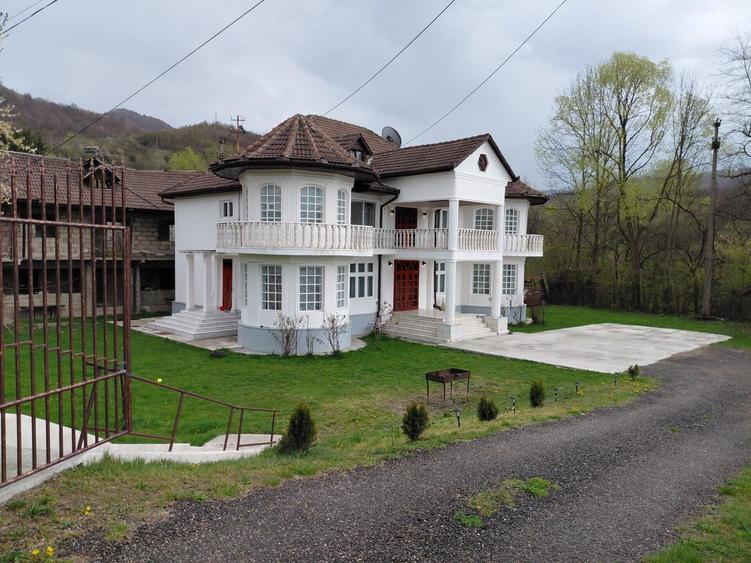 Casa cu 5 camere + teren intravilan de 1209 mp in Iscroni- Aninoasa - 3