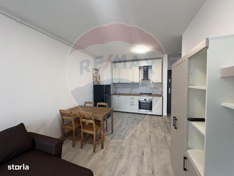 Apartament cu 2 camere, mobilat în Central