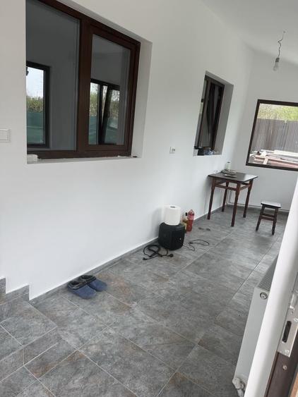 Casă cu 3 camere în Podenii Noi