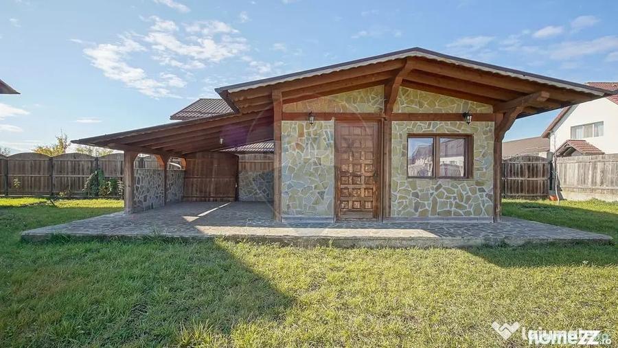 Casă cu 5 camere cu Teren 700 Mp în Sânpetru