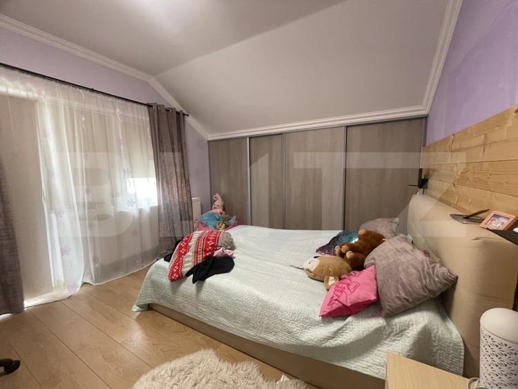 Casă individuală cu 6 camere cu Canalizare în Est