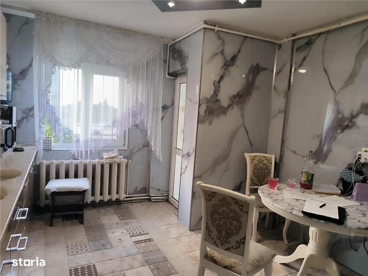 Apartament cu 3 camere, mobilat în Central