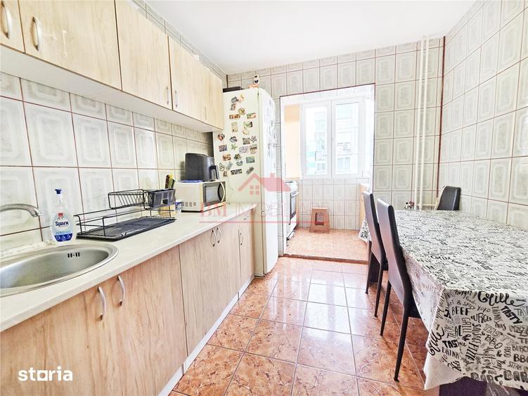 Apartament cu 3 camere, mobilat în Rahova