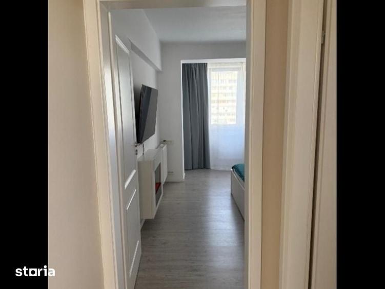 Apartament cu 3 camere semidecomandat, mobilat în Tei