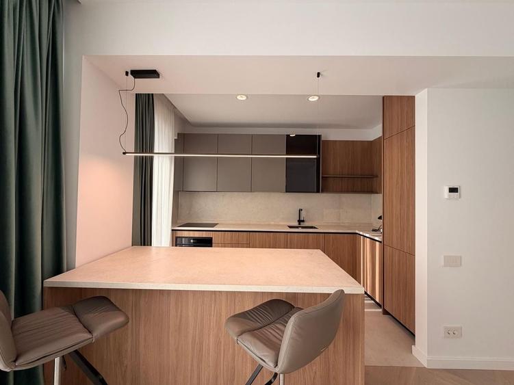Apartament cu 3 camere decomandat, mobilat în Iancu Nicolae